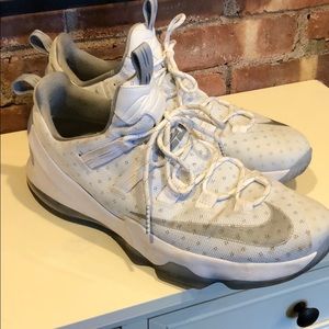 Lebron 13 Low Metallic Silver men’s size 14